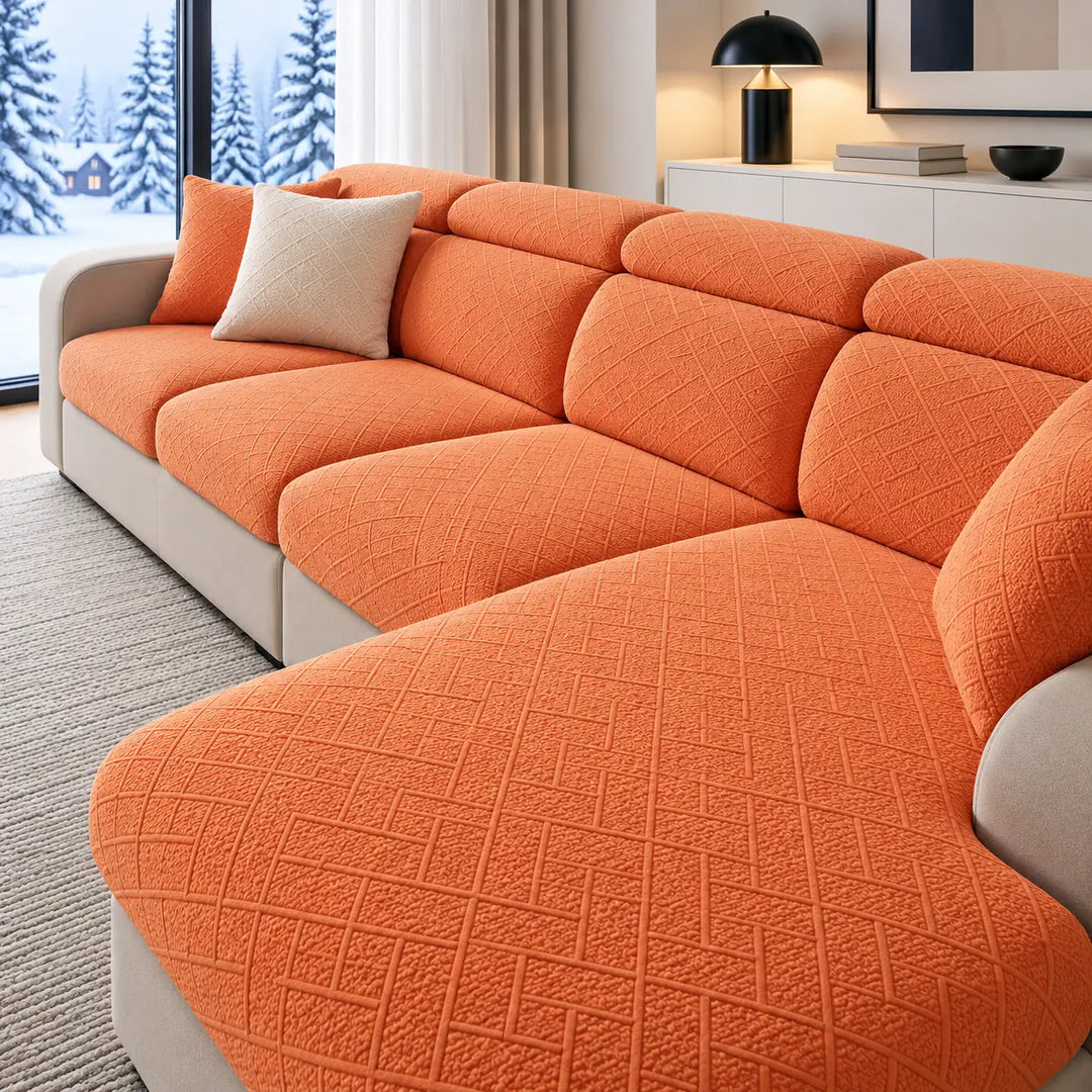 Oranje gestructureerde hoezen op een hoekbank met chaise longue en twee kussens, in een winterse woonkamer 1