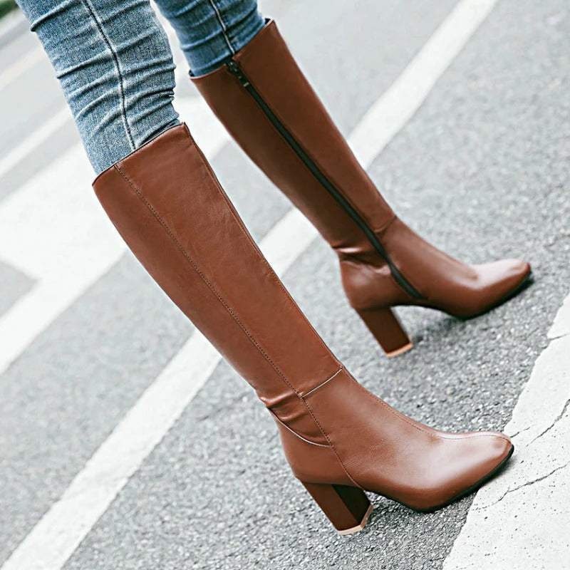 Kniehohe Damenstiefel mit Absatz - Sienna