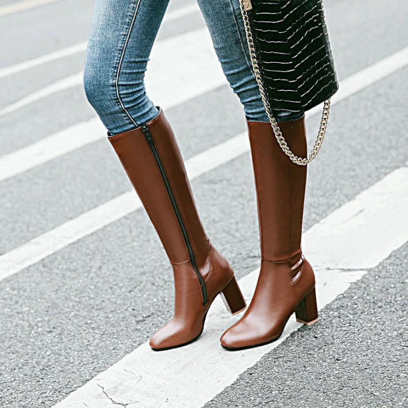 Kniehohe Damenstiefel mit Absatz - Sienna