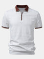 Voorkant van de witte polo met reliëfpatroon, halve rits en bruine kraag met beige rand. 5