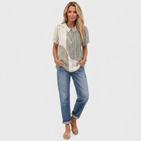 Volledige outfit: het overhemd gedragen met jeans met omgeslagen pijpen en beige sandalen 3