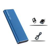 Blauwe externe schijf met daarnaast twee USB-C-adapters en een opgerolde zwarte USB-kabel, de meegeleverde accessoires. 3