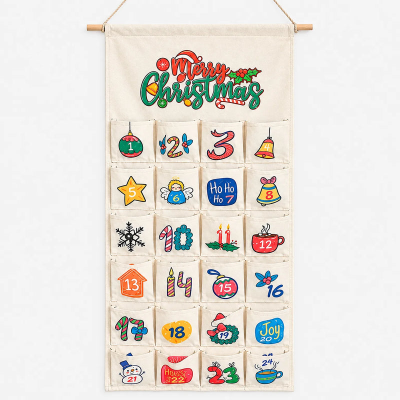 Voorkant van de crèmekleurige stoffen adventskalender met 24 zakjes met getekende kerstfiguurtjes, aan een houten stok. 3