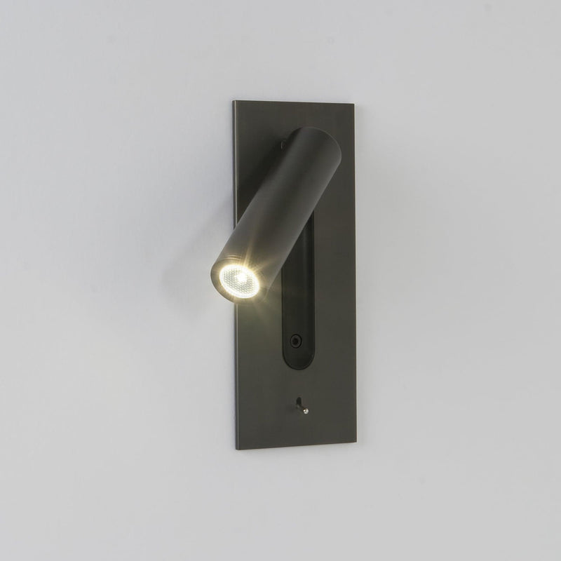 Maatschema van de wandlamp met afmetingen van de plaat en de uitstekende lichtbuis, plus zijaanzicht van de inbouwdiepte 5