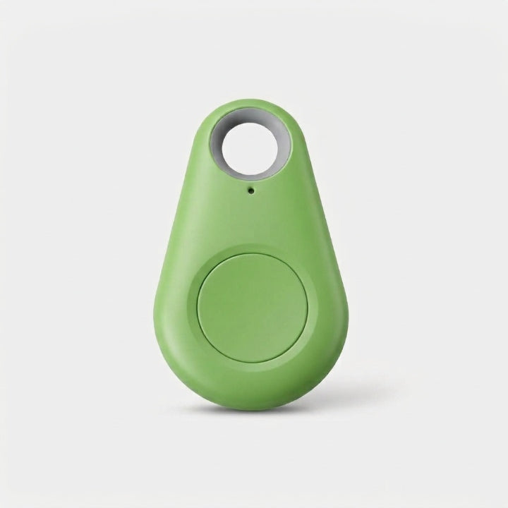 Groene druppelvormige tracker met ronde knop en grijs sleutelring-gat op een lichte achtergrond 7