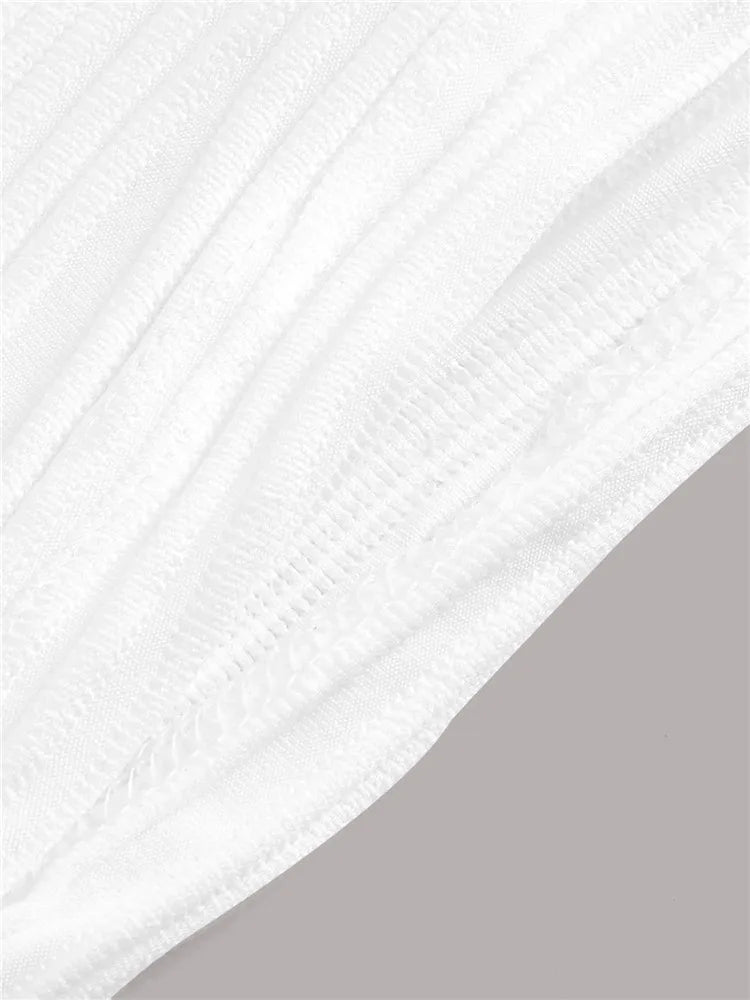 Diep Uitgesneden Haltertop met Open Rug – Liora