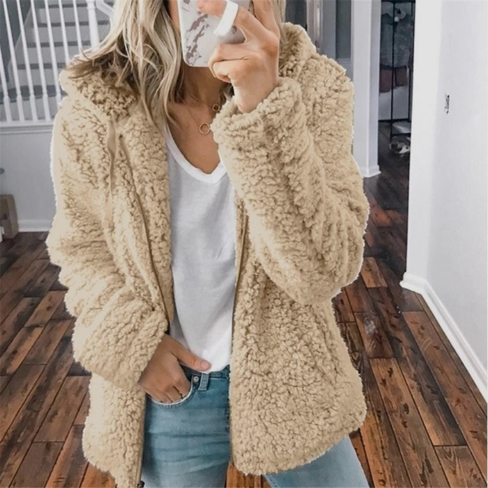 Fluffige Damenweste mit Kapuze - Sofia
