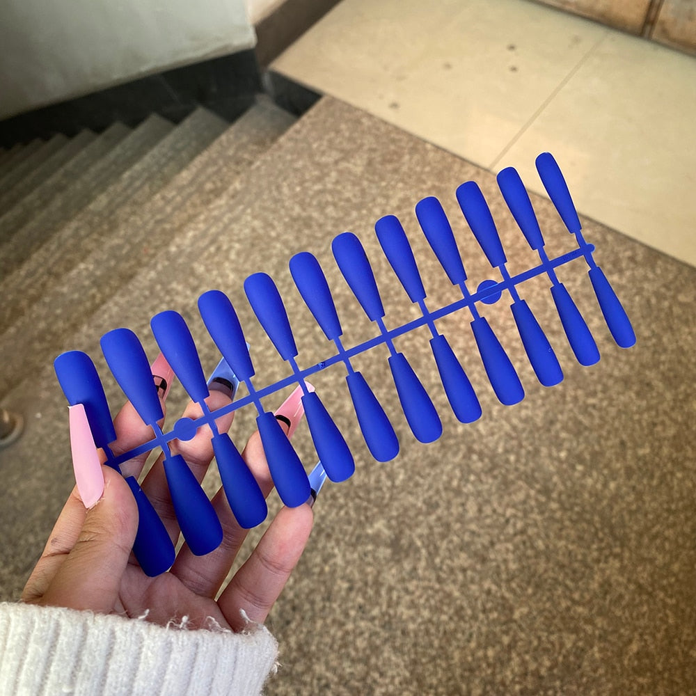 Matte Press On Nails (24 pcs) | Ideal for a night out