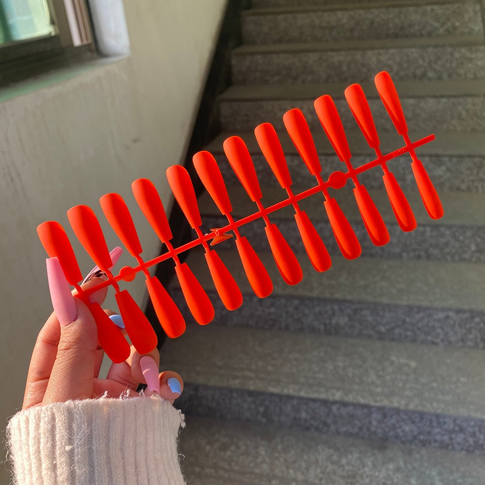 Matte Press On Nails (24 pcs) | Ideal for a night out