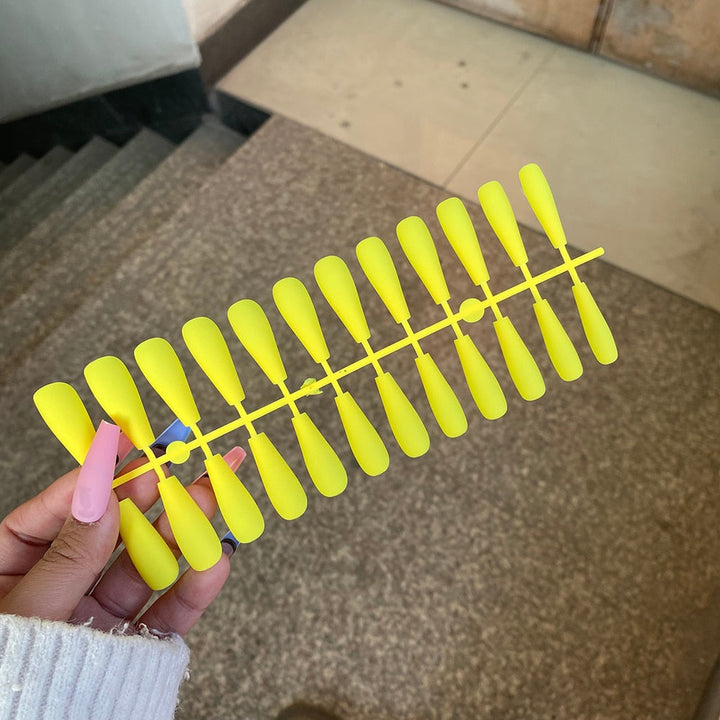 Matte Press On Nails (24 pcs) | Ideal for a night out