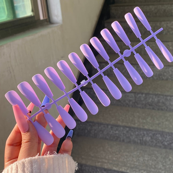 Matte Press On Nails (24 pcs) | Ideal for a night out