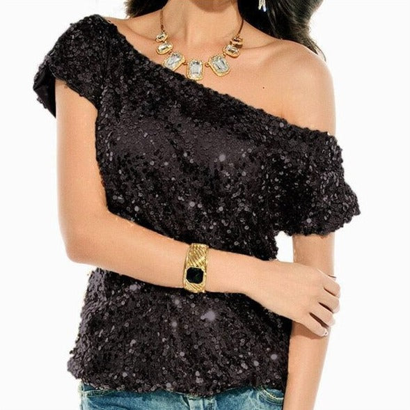 Trendiges One-Shoulder-T-Shirt mit Pailletten für Sommernächte - GlamGlanz