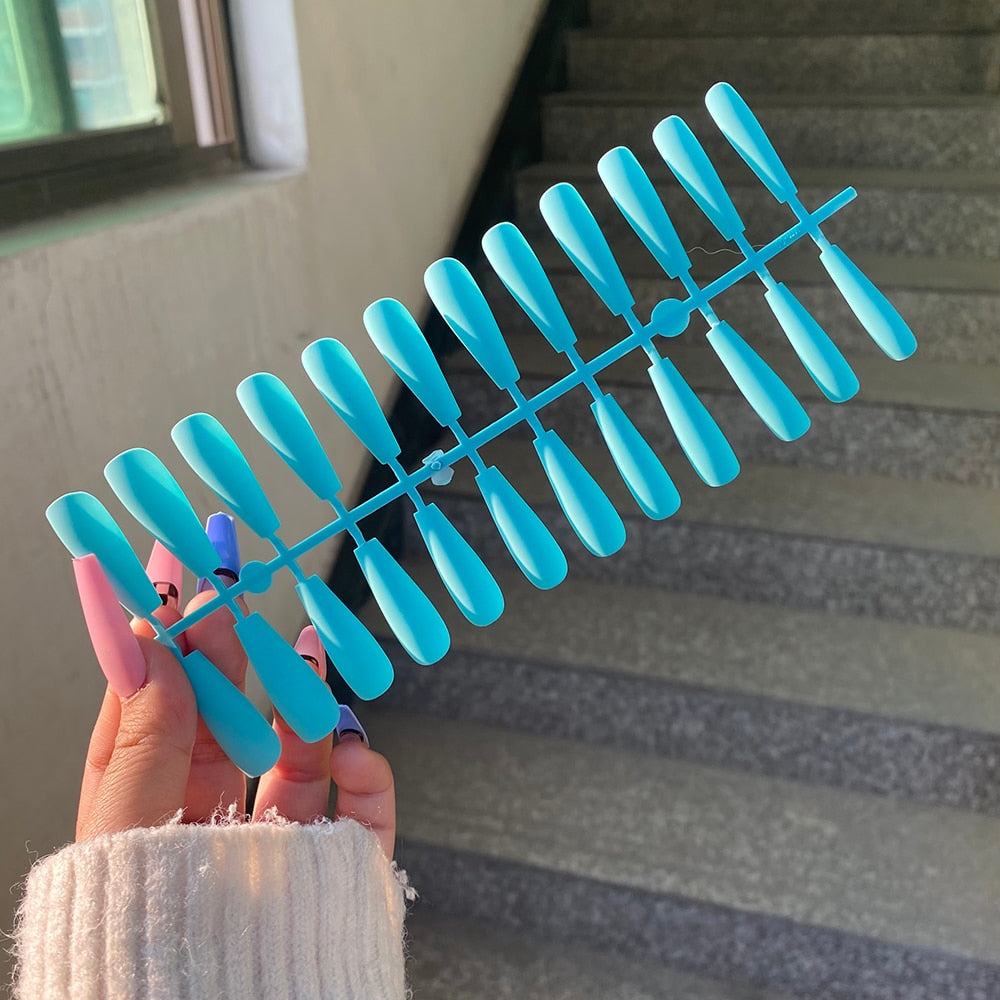 Matte Press On Nails (24 pcs) | Ideal for a night out