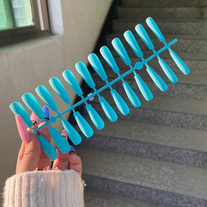 Matte Press On Nails (24 pcs) | Ideal for a night out