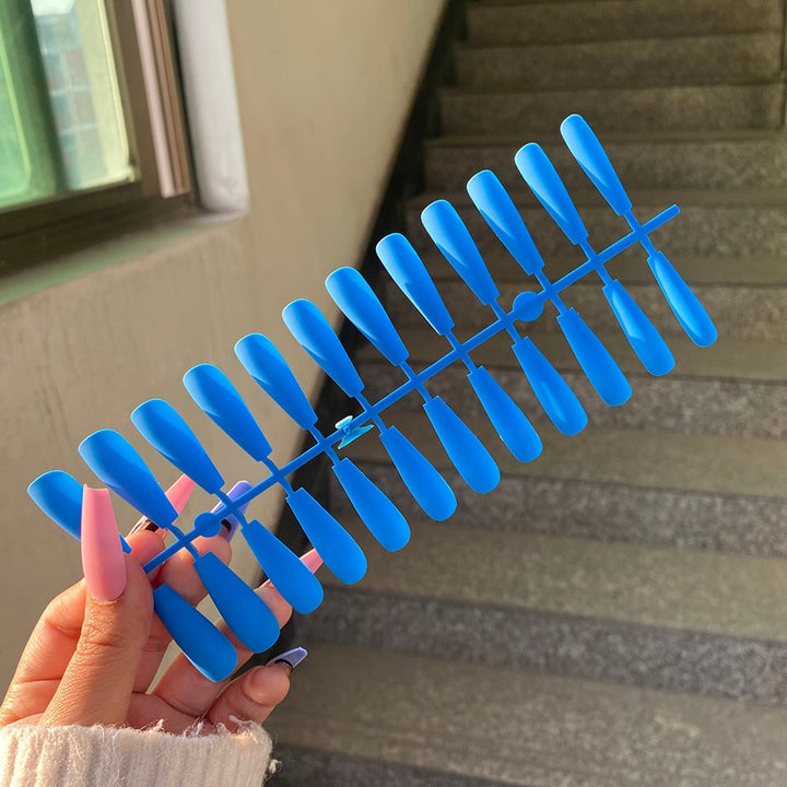 Matte Press On Nails (24 pcs) | Ideal for a night out