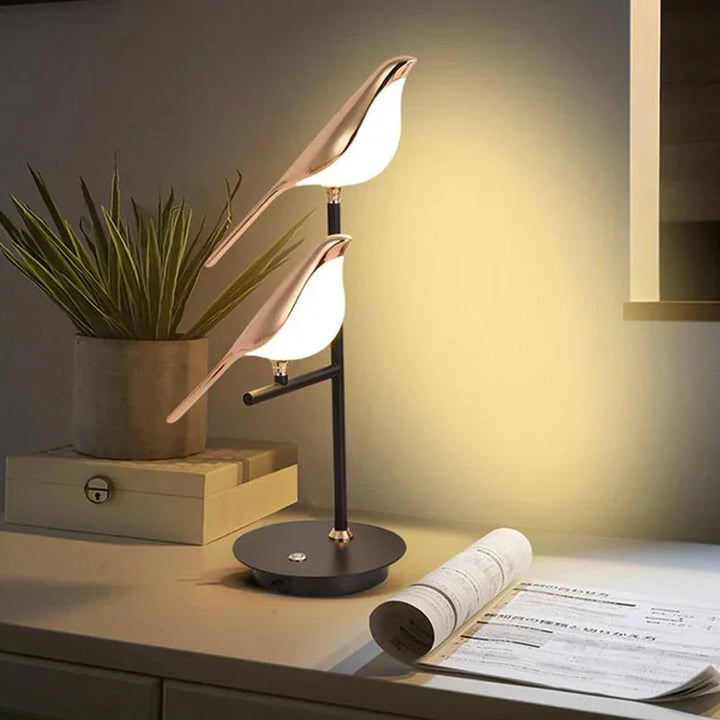 LED-Tischlampe mit stilvollem Design - AvaBird