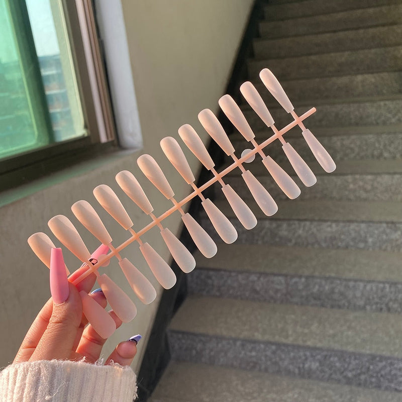 Matte Press On Nails (24 pcs) | Ideal for a night out