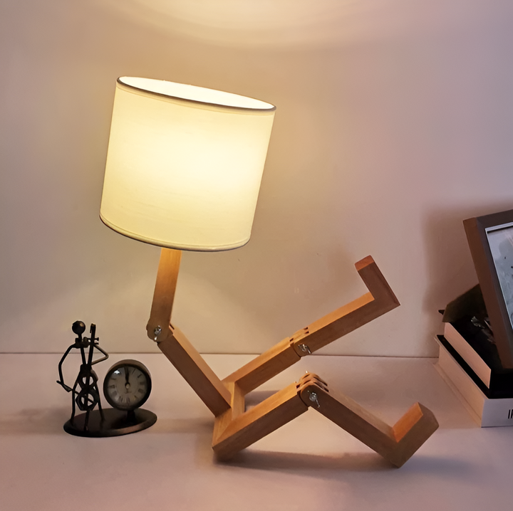 Flexible Roboter Schreibtischlampe aus Massivholz – LumoBot