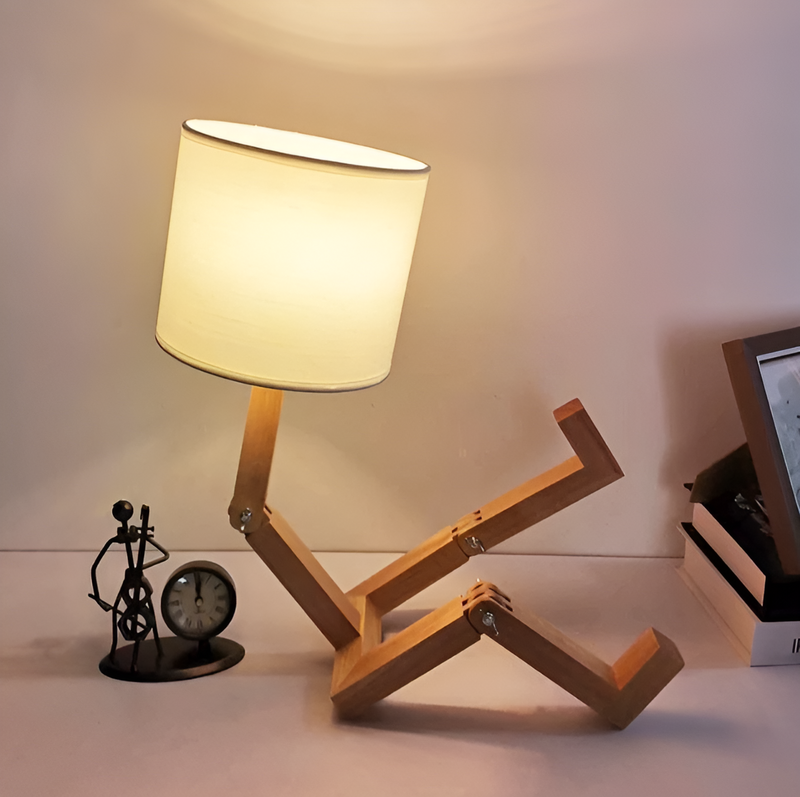Flexible Roboter Schreibtischlampe aus Massivholz – LumoBot