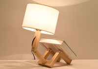 Flexible Roboter Schreibtischlampe aus Massivholz – LumoBot