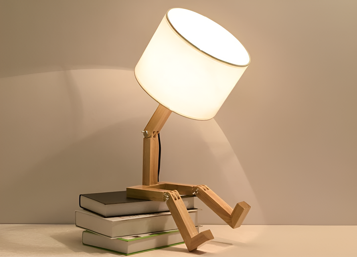 Flexible Roboter Schreibtischlampe aus Massivholz – LumoBot
