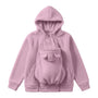 Roze sherpa-fleecehoodie plat gelegd met het afneembare babypaneel met beren-oortjes in het midden van de voorkant. 1