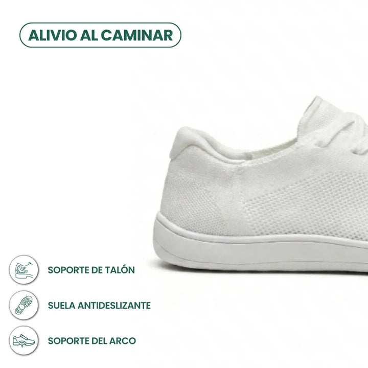 Detail van de hiel en zool van de witte gebreide sneaker met witte zool, met pictogrammen voor hielsteun en antislip. 40