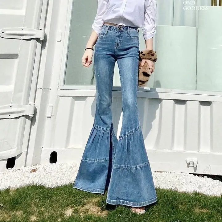 High-Waist Flared Jeans - Mia