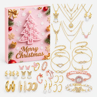 Roze adventskalenderdoos met kerstboom naast de uitgestalde inhoud: gouden kettingen, armbanden, oorbellen, ringen, een roze horloge en een parelarmband. 2