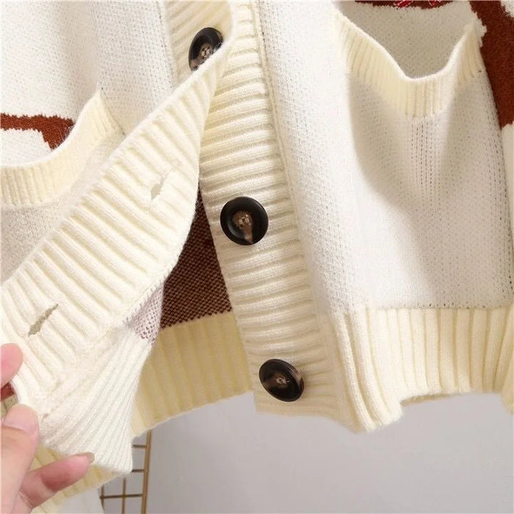 Gestrickte Strickjacke mit verspieltem Print und Knopfleiste - Nova