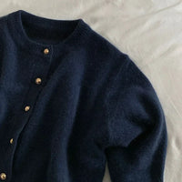 Bequeme Gestrickte Damenstrickjacke mit Rundhalsausschnitt - Emilia