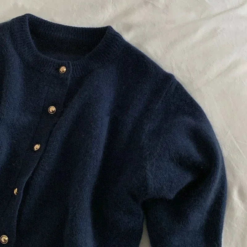 Bequeme Gestrickte Damenstrickjacke mit Rundhalsausschnitt - Emilia