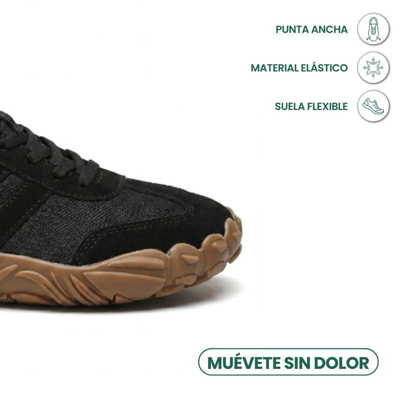 Close-up van de brede neus van een zwarte barefoot sneaker met veters en bruine zool, met pictogrammen. 23