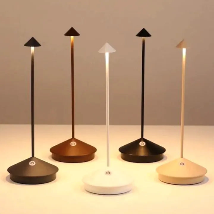 Luxe Draadloze LED Tafellamp Met Touchdimmer Voor Een Hotel Chic Interieur