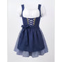 Voorkant van de donkerblauwe dirndl met wit pofmouwenbovenstuk, vetersluiting, strik aan de schort en blauw-wit geruite onderrok. 2