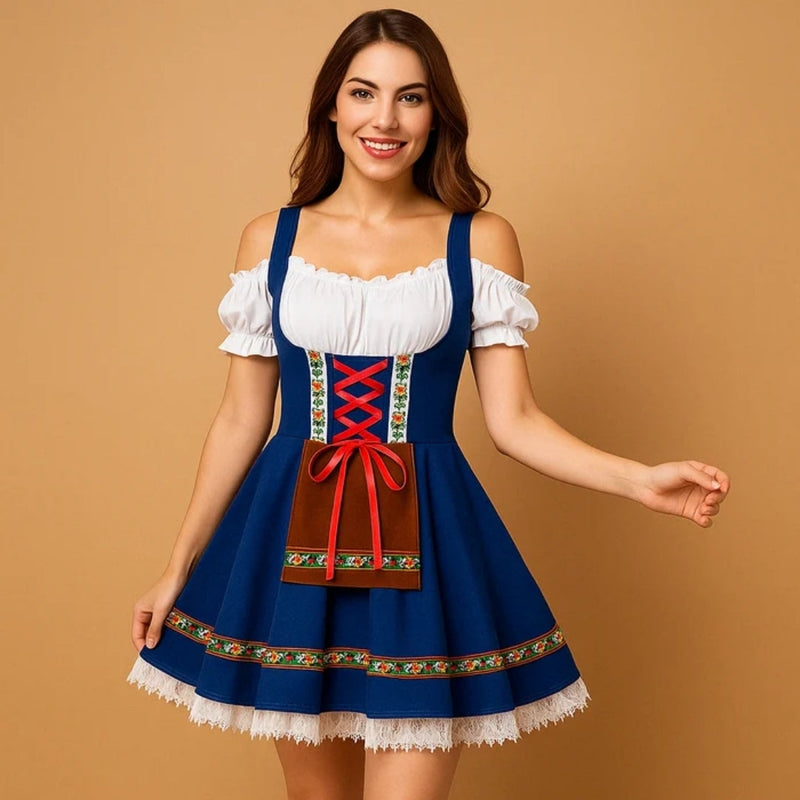 Lachend model draagt een koningsblauwe dirndl met bruin schortje, rode strik, bloemenband langs de rok en witte kanten zoom. 4