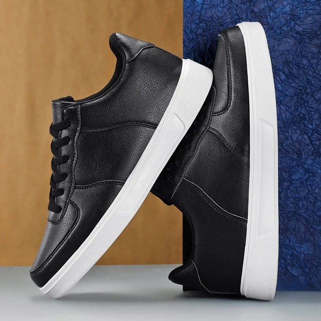 Weiße und schwarze leichte Leder-Sneaker für Herren - Max