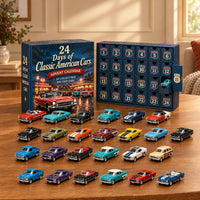 Blauwe adventskalenderdoos met klassieke Amerikaanse auto's op een houten tafel, met een geopend vakje en 24 gekleurde miniatuurauto's ervoor uitgestald. 1
