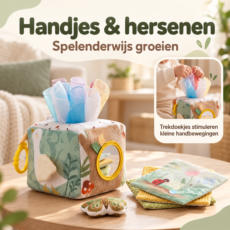 Kubus met doekjes op een houten tafel in de woonkamer, met inzet van een baby die een doekje trekt 2