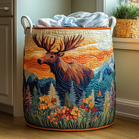 Gewatteerde mand met een eland in een bergdal vol bloemen, oranje rand, gevuld met opgevouwen handdoeken. 6