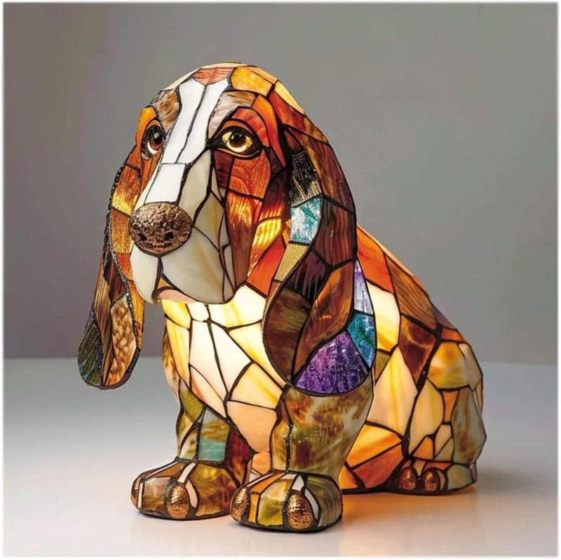 Zittende basset hound met lange hangoren, uitgevoerd in warm gloeiend mozaïek van bruine, oranje en paarse vlakken. 2