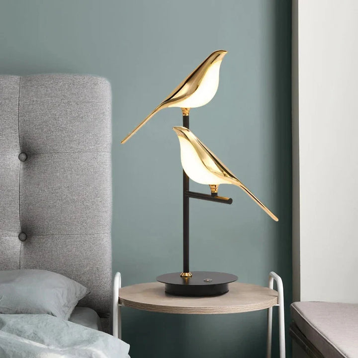 LED-Tischlampe mit stilvollem Design - AvaBird