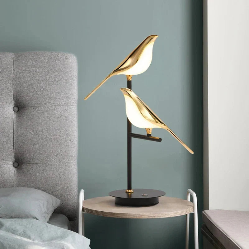 LED-Tischlampe mit stilvollem Design - AvaBird