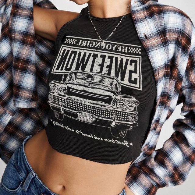 Trendy women's crop top with car print and round neckline – Maila