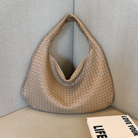 Trendige Gewebte Schultertasche - Ruby