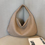 Trendige Gewebte Schultertasche - Ruby