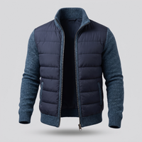 Marineblauwe jas van voren met open rits, gemêleerd blauwe gebreide mouwen en ribboorden 4