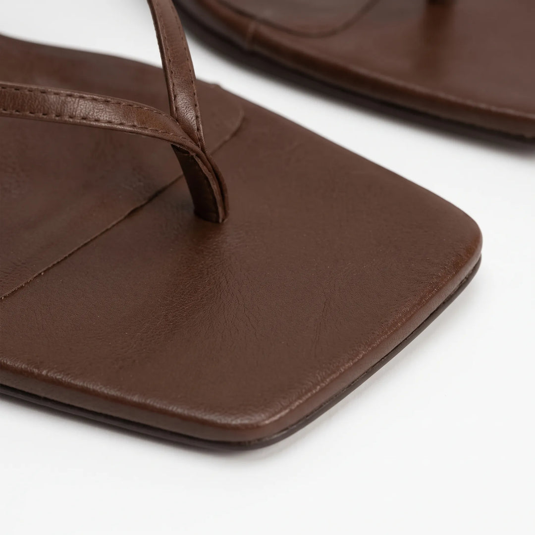 Retro Sandalen Met Hak En Vierkante Neus - Laura