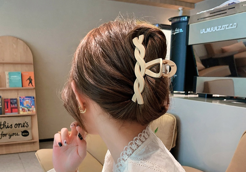 Hair Clips Nude | Create a unique hairstyle with this 3-piece set