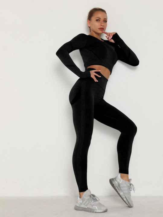 Mirie 2-piece Sports Set | Feel comfortable in this lovely set